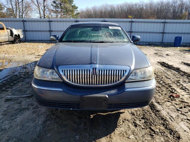 1LNHM82W35Y668550 Lincoln Town Car Signature Limited