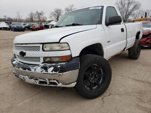 Salvage cars for sale from Copart Dyer, IN: 2001 Chevrolet Silverado K2500 Heavy Duty