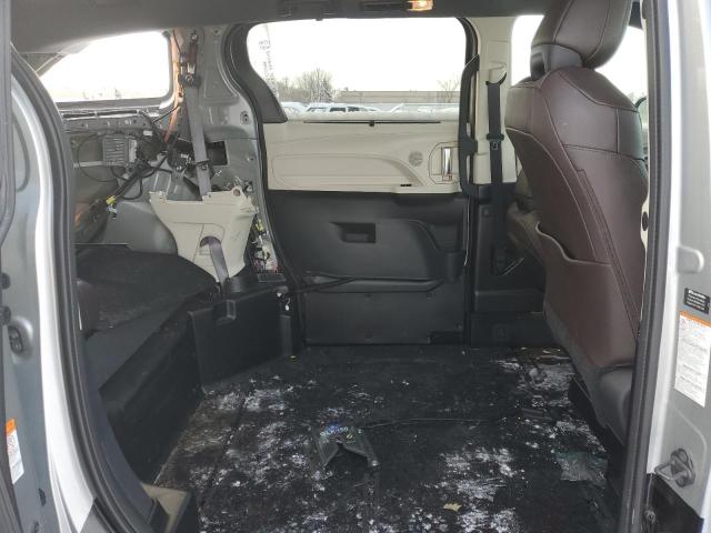 2022 TOYOTA SIENNA LIM 5TDERKECXNS121858