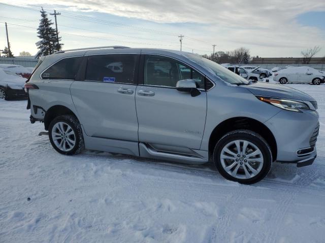 2022 TOYOTA SIENNA LIM 5TDERKECXNS121858