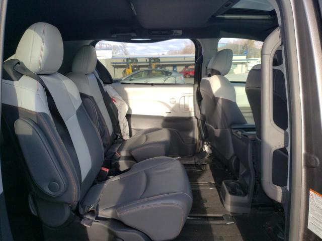 2022 TOYOTA SIENNA XSE 5TDXRKEC5NS084954