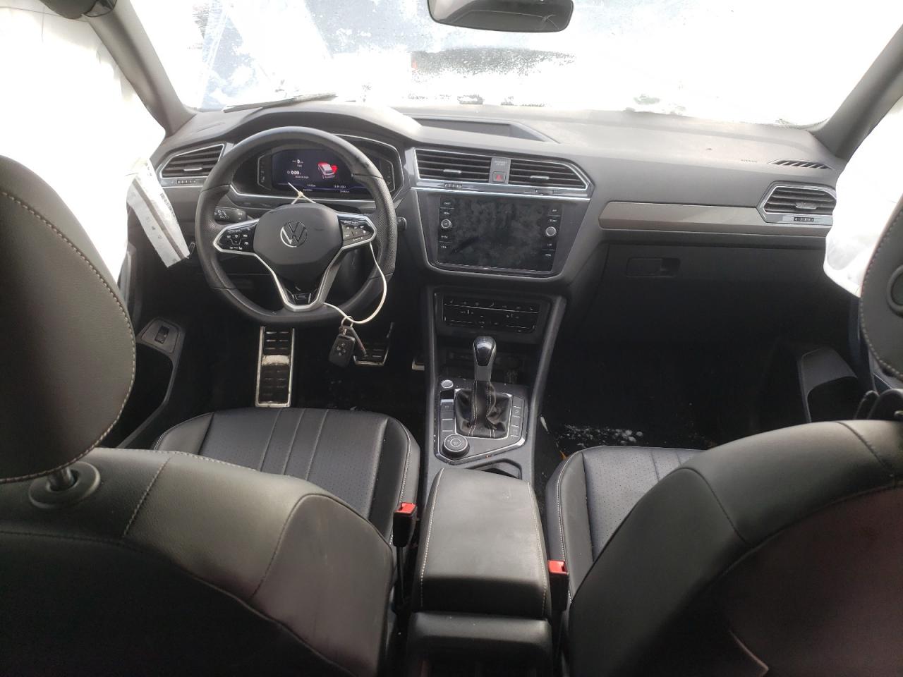 3VV8B7AX5NM010191 2022 Volkswagen Tiguan Se R-Line Black