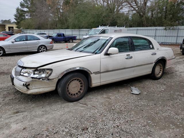 Salvage cars for sale from Copart Knightdale, NC: 2001 Lincoln Town Car E