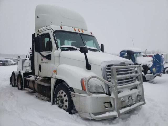 Salvage cars for sale from Copart Avon, MN: 2015 Freightliner Cascadia 125