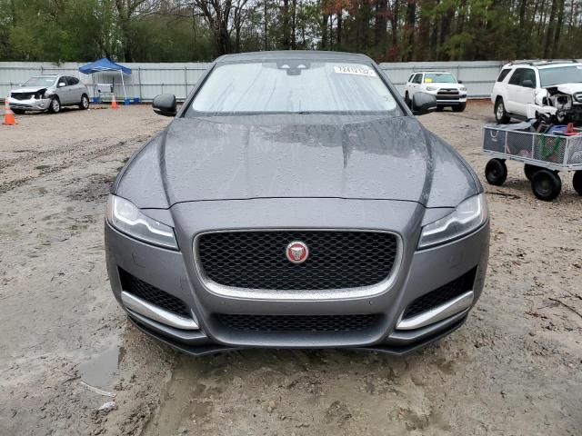 SAJBD4BV8HCY33585 Jaguar XF