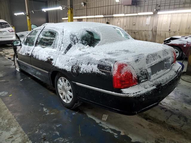 2LNBL8CV6BX755241 Lincoln TOWNCAR