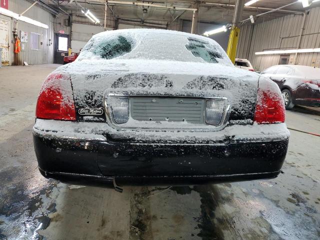 2LNBL8CV6BX755241 Lincoln TOWNCAR