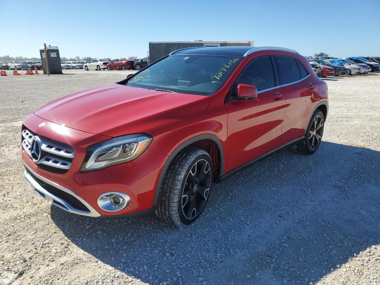 Mercedes Benz GLA 250 красный