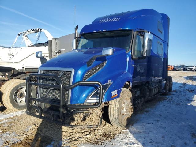 Salvage cars for sale from Copart Columbia, MO: 2022 Volvo VN VNL