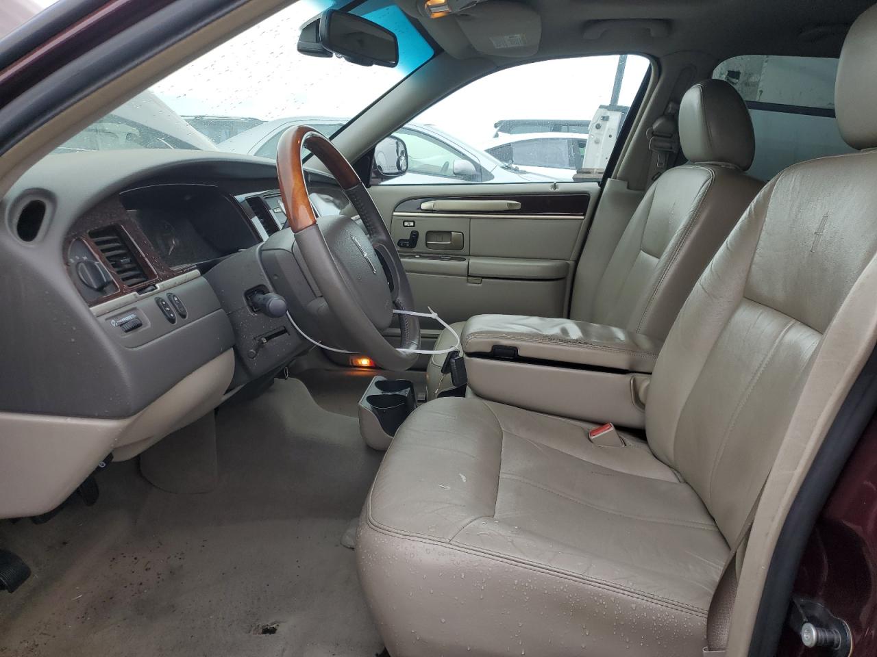 2LNHM82W98X652907 2008 Lincoln Town Car Signature Limited