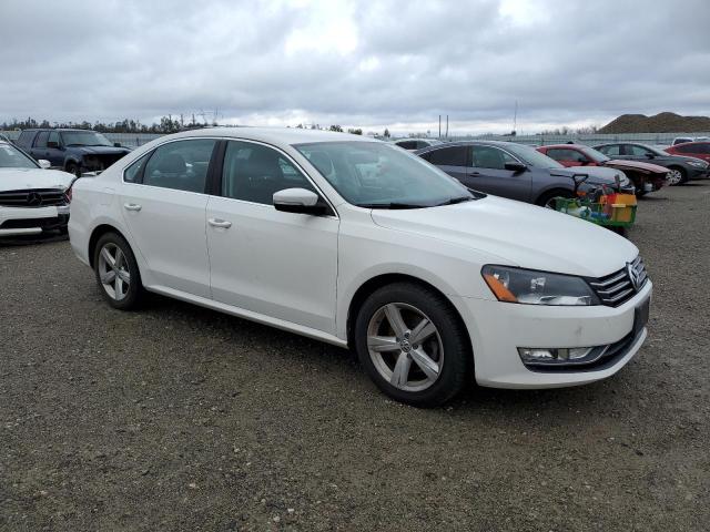 2015 VOLKSWAGEN PASSAT S - 1VWAT7A30FC081597