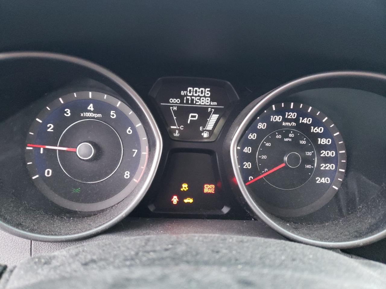 2012 Hyundai Elantra - Image 9