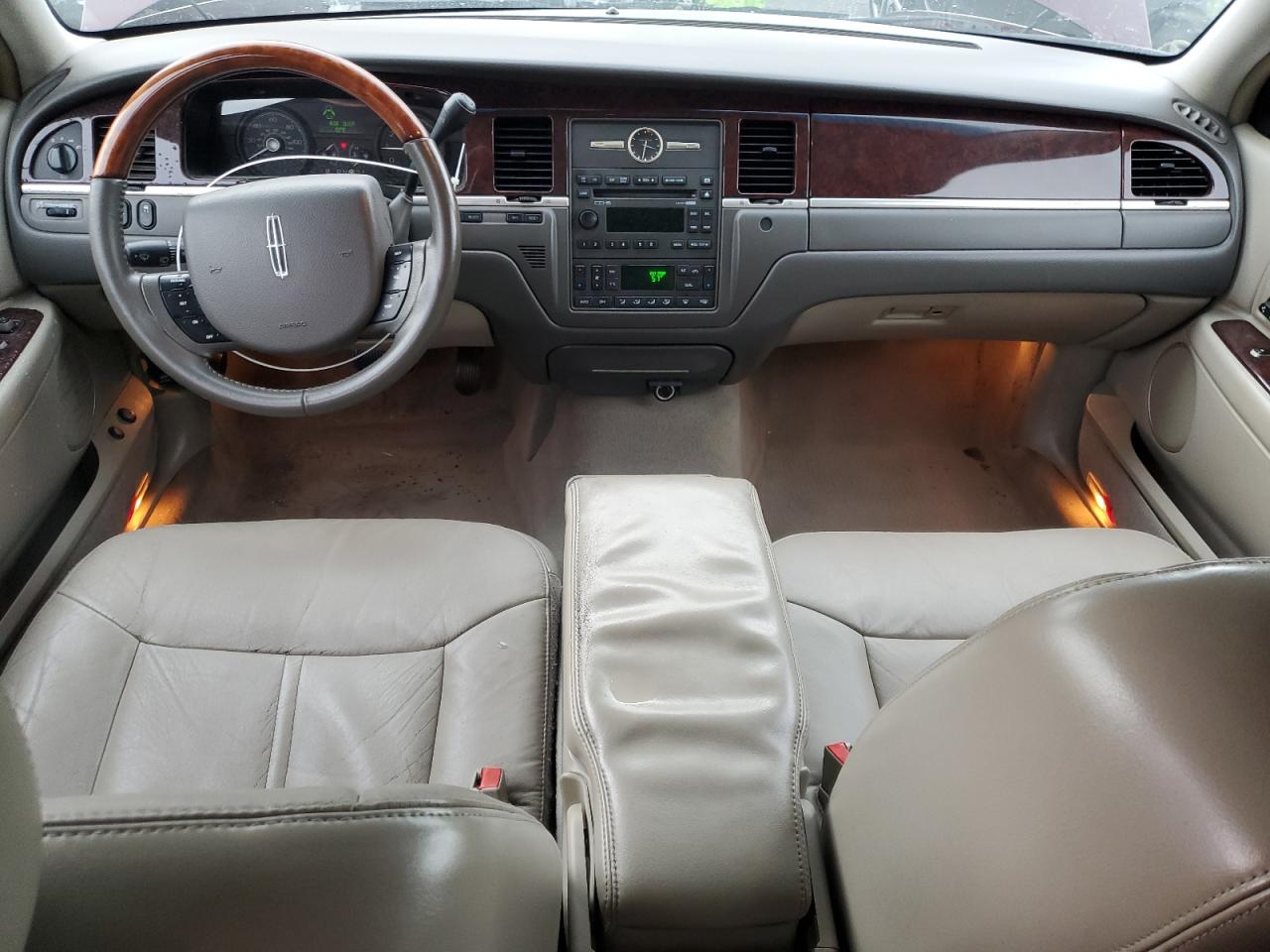 2LNHM82W98X652907 2008 Lincoln Town Car Signature Limited