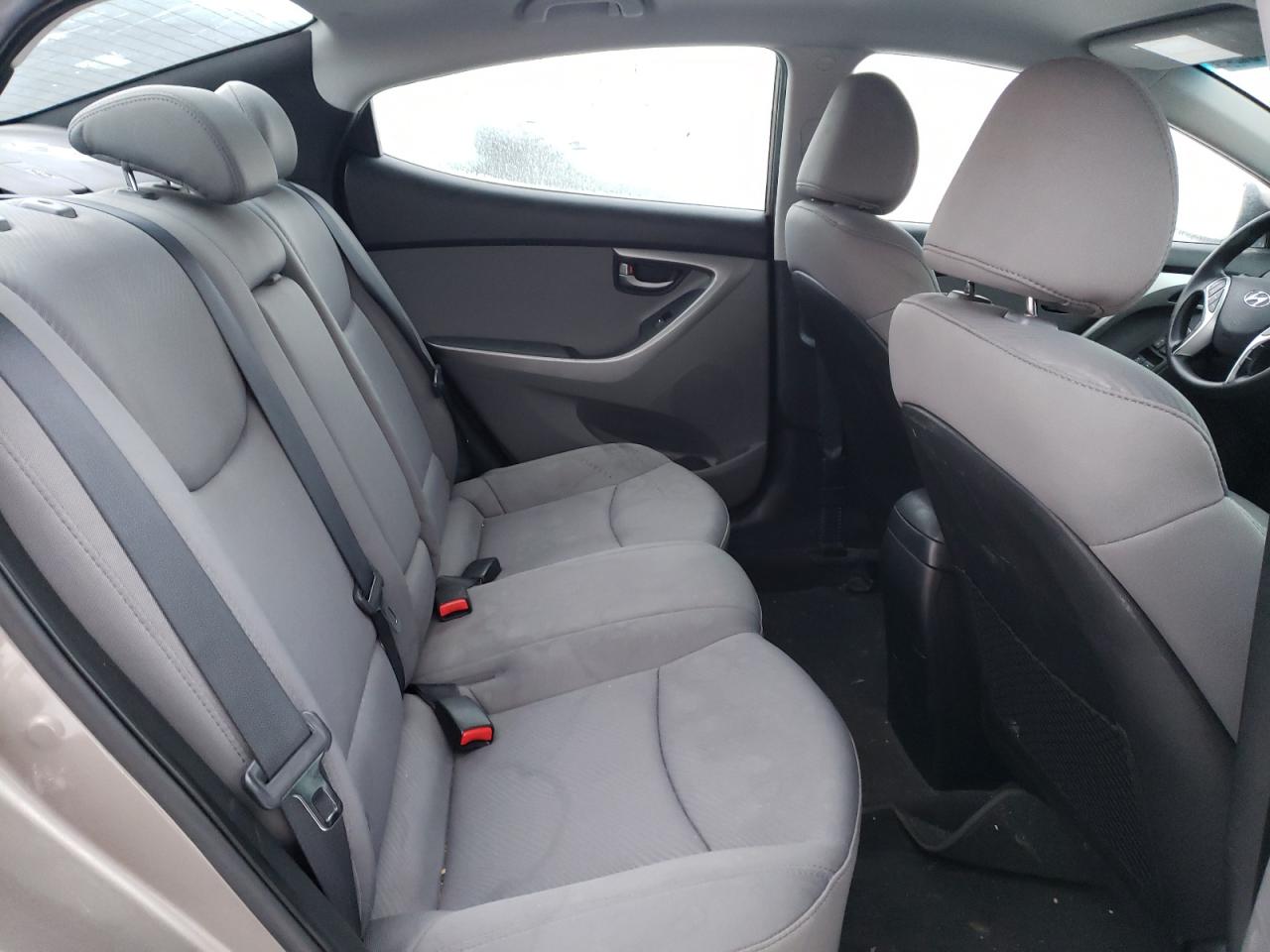 2012 Hyundai Elantra - Image 10