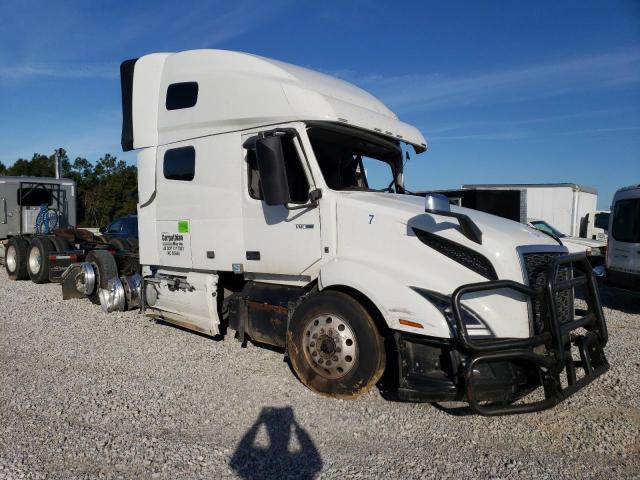 Salvage trucks for sale at Eight Mile, AL auction: 2022 Volvo VN VNL
