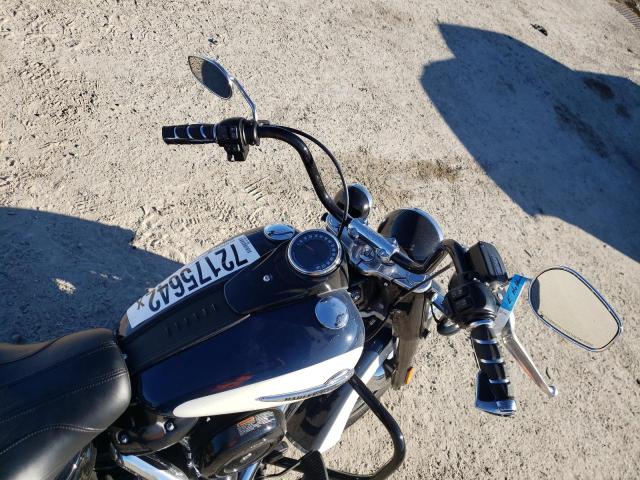 2019 HARLEY-DAVIDSON FLHC 1HD1YAJ21KB061382