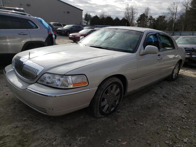 2005 Lincoln Town Car Signature Limited