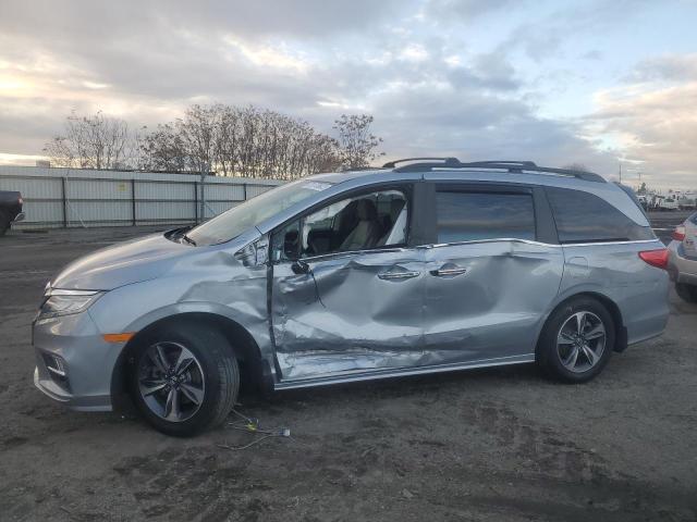 Salvage cars for sale from Copart Bakersfield, CA: 2018 Honda Odyssey TO