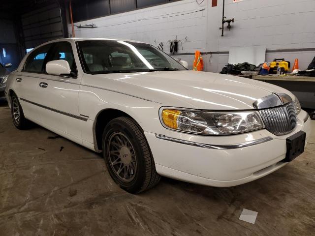 1LNHM82W62Y653603 Lincoln TOWNCAR