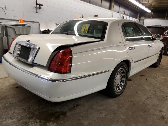 1LNHM82W62Y653603 Lincoln TOWNCAR