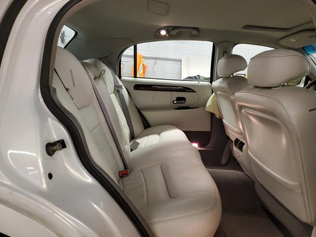 1LNHM82W62Y653603 Lincoln TOWNCAR
