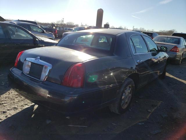 1LNHM82W82Y626211 Lincoln Town Car Signature