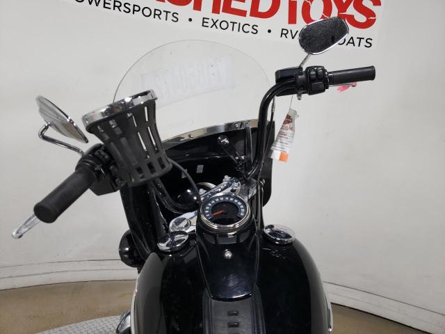 2018 HARLEY-DAVIDSON FLHC HERIT 1HD1YAJ19JC043972