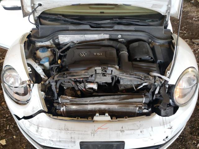 2016 VOLKSWAGEN BEETLE SE 3VWJ07AT0GM613469