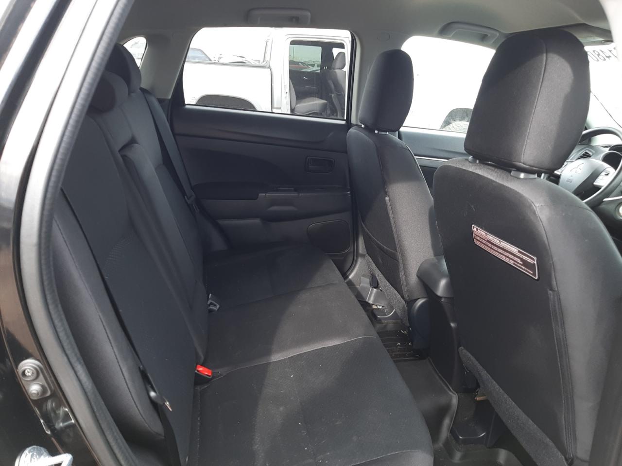 2015 Mitsubishi Outlander - Image 10