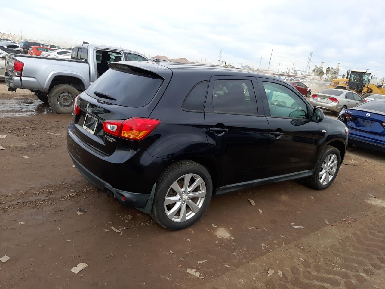 2015 Mitsubishi Outlander - Image 3