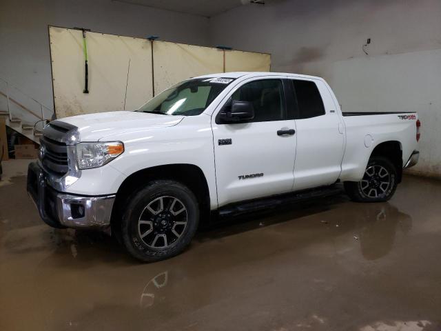 Salvage cars for sale from Copart Davison, MI: 2015 Toyota Tundra DOU