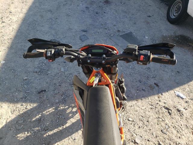 2021 KTM 690 SMC R VBKLSV406MM709110