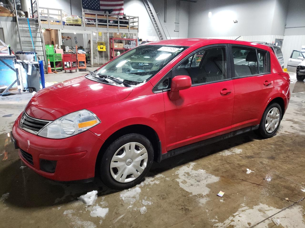 nissan versa 2011 red