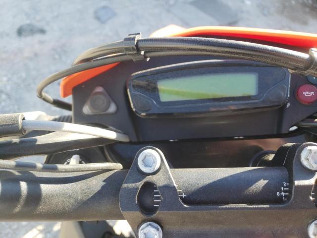 2021 KTM 690 SMC R VBKLSV406MM709110