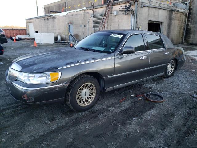 1999 Lincoln Town Car Signature