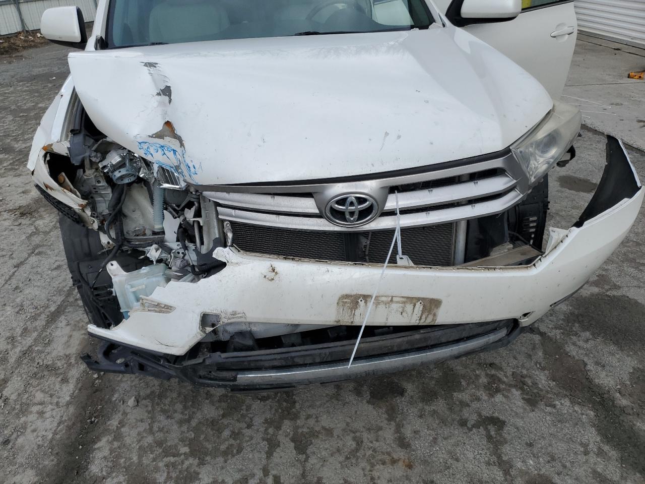 5TDZA3EH2BS012171 2011 Toyota Highlander Base