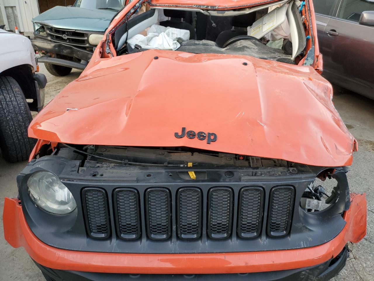 ZACCJBBB5JPJ45693 2018 Jeep Renegade Latitude