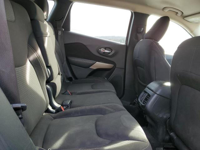 1C4PJLCB0HW604392 Jeep Cherokee Latitude