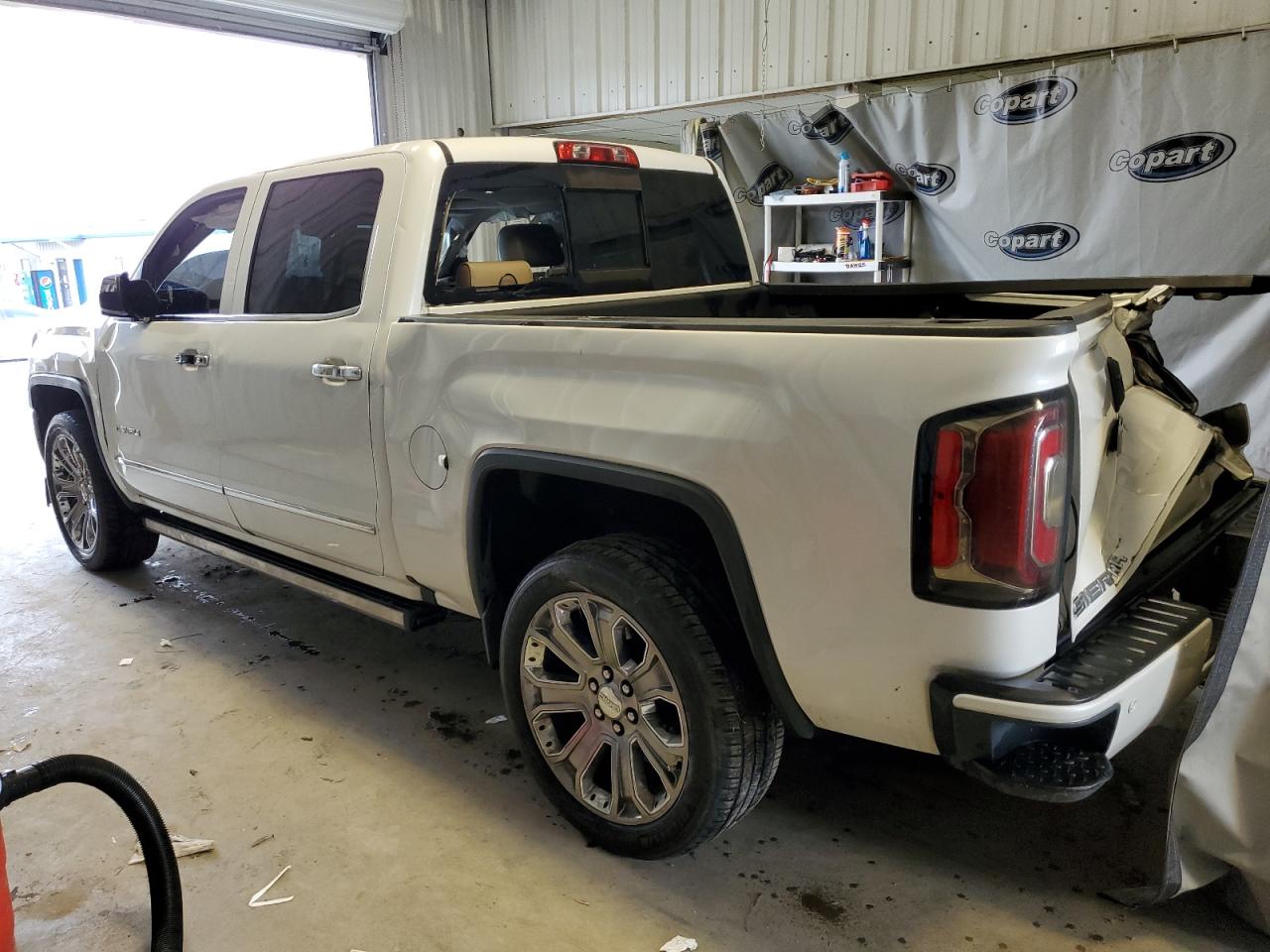 2017 GMC Sierra K1500 Denali vin: 3GTU2PEJXHG125732