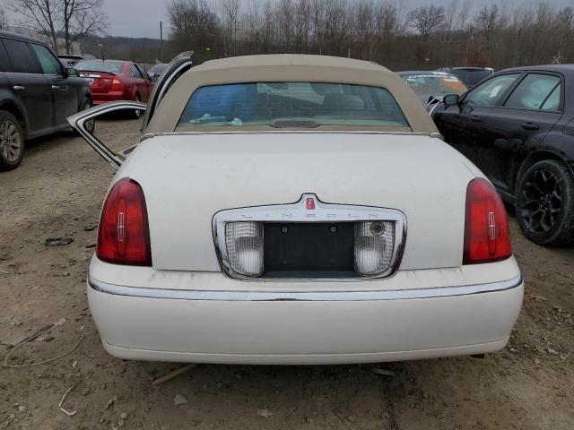 1LNHM82W92Y626458 Lincoln TOWNCAR
