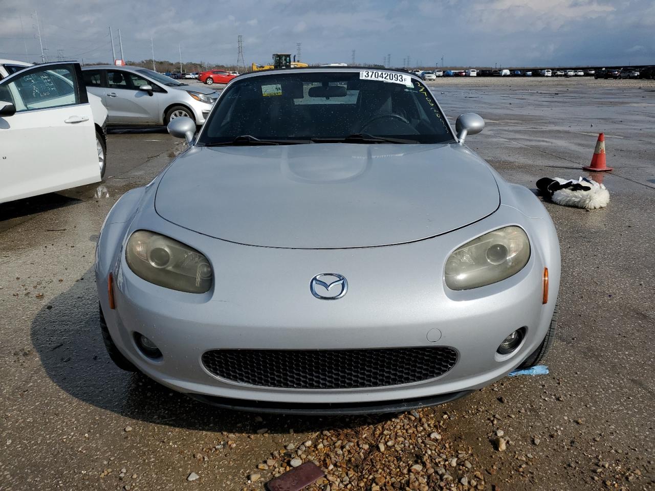 2007 Mazda Mx-5 Miata VIN: JM1NC25F270131592 Lot: 37042093