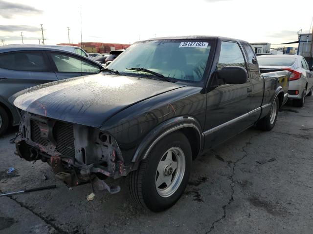 Salvage cars for sale from Copart Wilmington, CA: 2001 Chevrolet S Truck S1