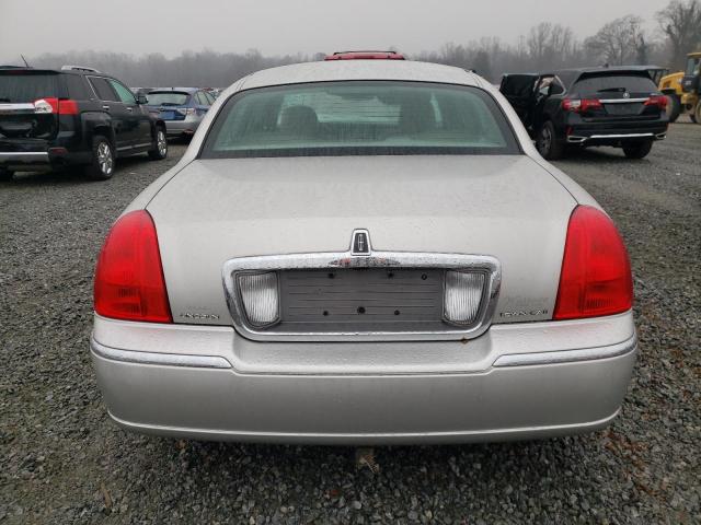 2LNHM82W08X656036 Lincoln TOWNCAR