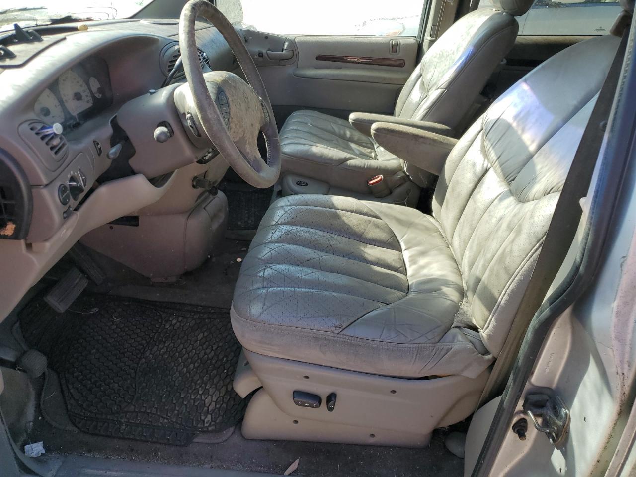 2000 Chrysler Town & Country Limited VIN: 1C4GP64L8YB620841 Lot: 36059263