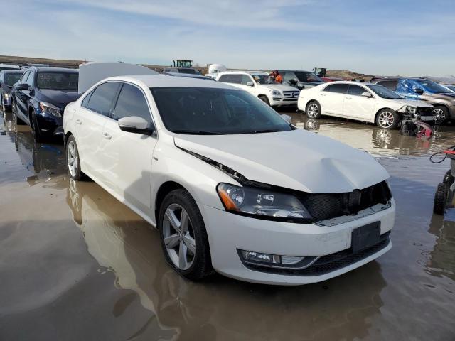 2015 VOLKSWAGEN PASSAT S - 1VWAT7A30FC105655