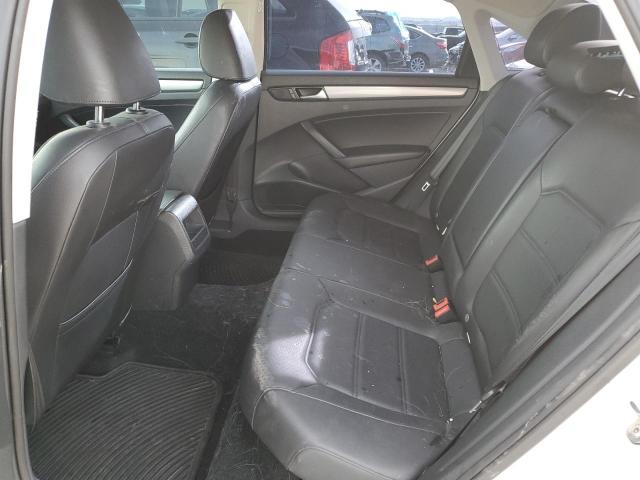 2015 VOLKSWAGEN PASSAT S - 1VWAT7A30FC105655