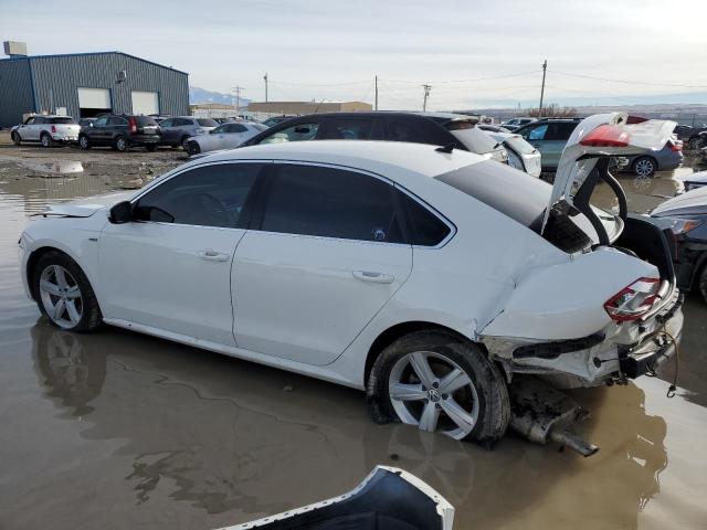2015 VOLKSWAGEN PASSAT S - 1VWAT7A30FC105655
