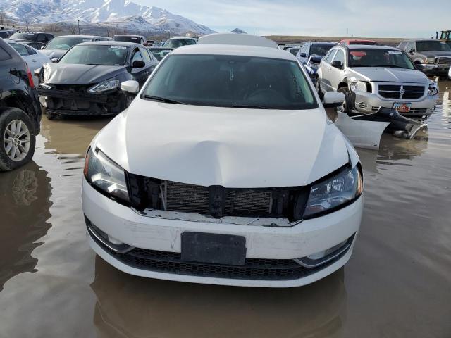 2015 VOLKSWAGEN PASSAT S - 1VWAT7A30FC105655
