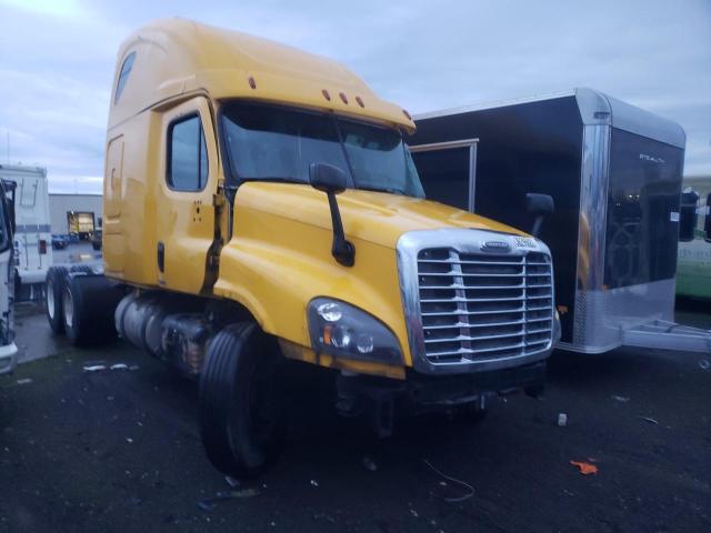 Salvage trucks for sale at Woodburn, OR auction: 2018 Freightliner Cascadia 125