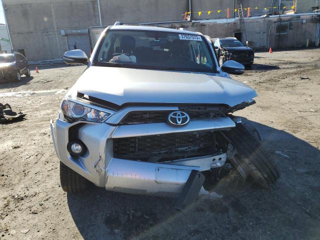 2018 TOYOTA 4RUNNER SR - JTEBU5JR2J5599846